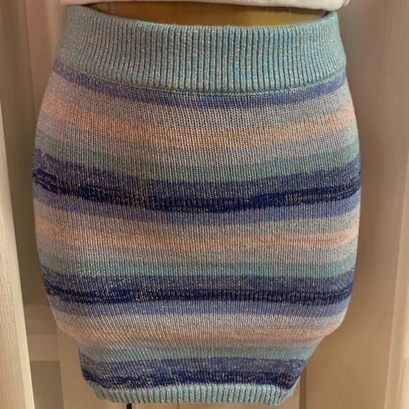 Beautiful knitted mini skirt - Picture 6 of 7